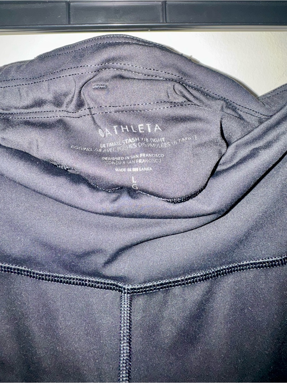 Athleta Ultimate Stash 7/8 Tight / Leggings with Side Pockets - Picture 4 of 9